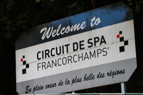 Vintage racing Apartment 2 bedrooms 300m from the track